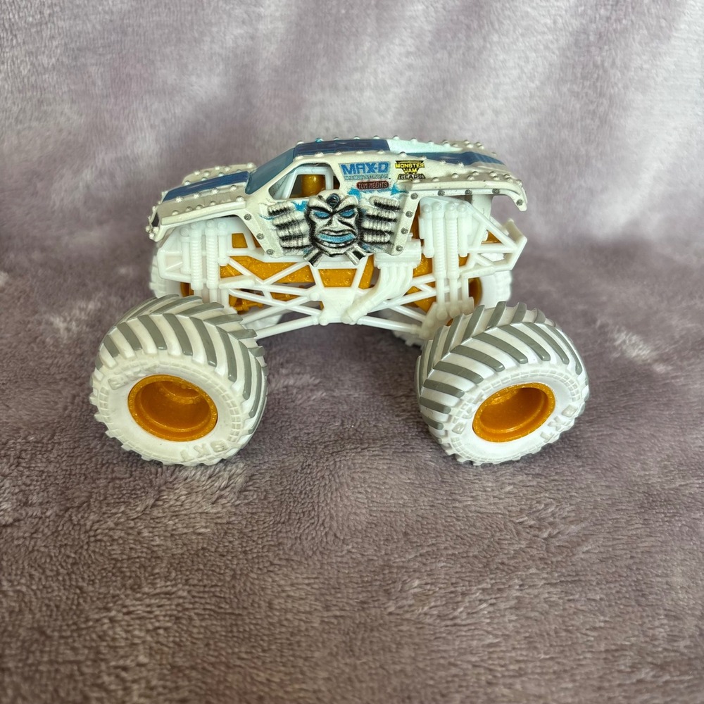 Monster Jam Max-D Maximum Destruction White Gold 1:64 Die-Cast Monster Truck